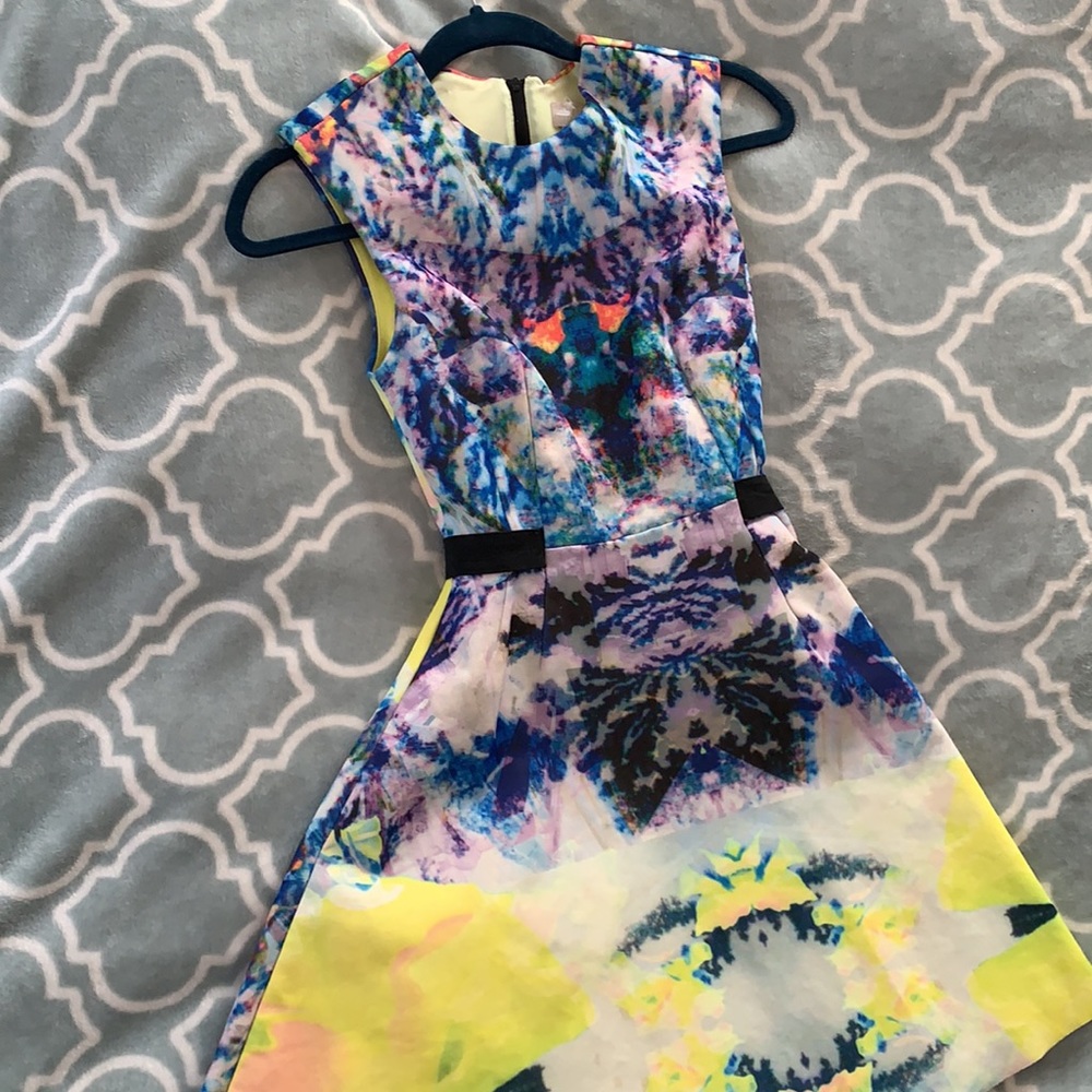⭐️H&M Scuba Abstract dress  2⭐️